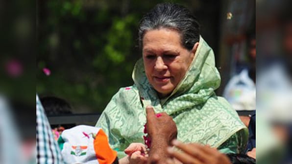 Sonia promises to take up Rae Bareli's power, water problems with Akhilesh