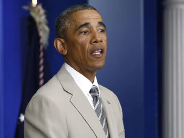 Despite Twitter outrage, Obama backs his choice of  tan suit