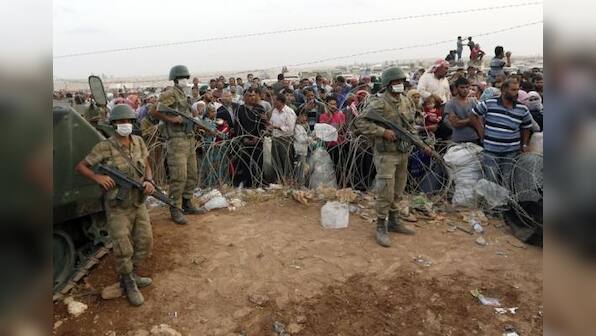 Turkey refugee crisis deepens as Islamic State besieges Syrian border town