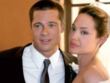 Angelina Jolie walked down the aisle to Brad Pitt's humming Angelina Jolie walked down the aisle to Brad Pitt's humming