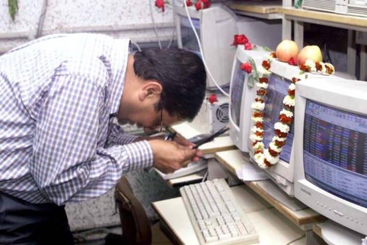 New record: Nifty hits 8,000, seen at 10,000 by next budget