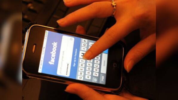 Insecure people share more about relationship on Facebook: Survey 