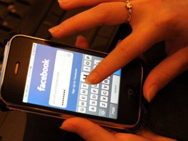 Insecure people share more about relationship on Facebook: Survey 