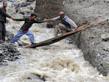 J&K floods: Vaishno Devi yatra resumes after four days J&K floods: Vaishno Devi yatra resumes after four days