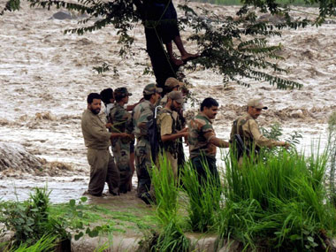 Jammu floods: Nine army Jawans, officer trapped after boat capsizes in Jhelum River Jammu floods: Nine army Jawans, officer trapped after boat capsizes in Jhelum River