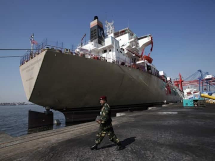 Three Pakistani navy officers arrested for Karachi dockyard attack