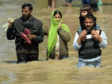 Hyderabad firm's mobile water-purifying plants provide lifeline to Srinagar Hyderabad firm's mobile water-purifying plants provide lifeline to Srinagar