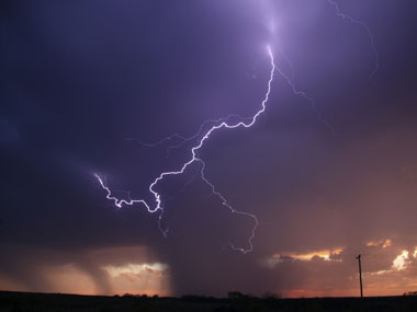 Lightning kills 9, including 3 farmers, in Telangana and Andhra Pradesh; thunderstorms likely to continue Lightning kills 9, including 3 farmers, in Telangana and Andhra Pradesh; thunderstorms likely to continue