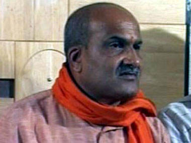 Hindu leaders should have guns: Sri Ram Sene chief Pramod Muthalik Hindu leaders should have guns: Sri Ram Sene chief Pramod Muthalik