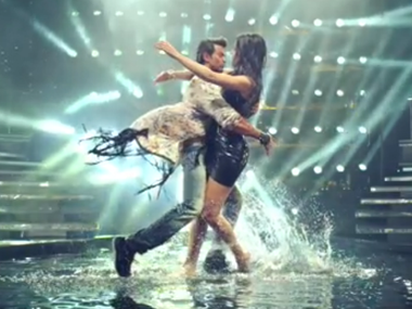 Bang Bang title song: Watch Katrina pay tribute to Liril ads, Hrithik don girly robe Bang Bang title song: Watch Katrina pay tribute to Liril ads, Hrithik don girly robe