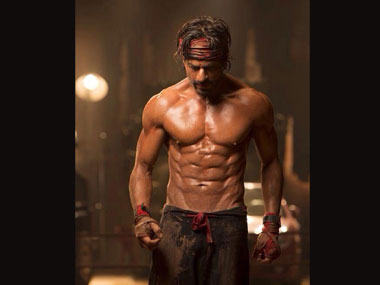 After Dard-E-Disco, SRK's abs make a comeback on Happy New year After Dard-E-Disco, SRK's abs make a comeback on Happy New year