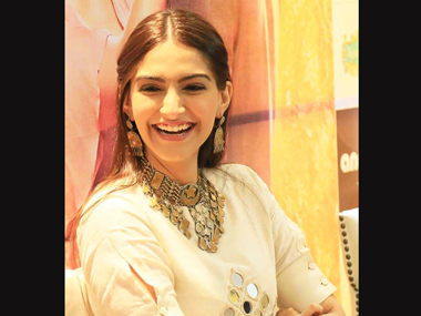 Sonam is beautiful and smart, want to collaborate with her : Tommy Hilfiger Sonam is beautiful and smart, want to collaborate with her : Tommy Hilfiger