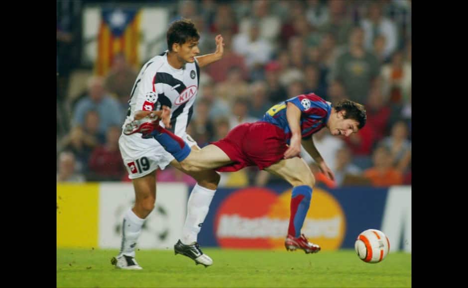 BARCELONA, SPAIN - SEPTEMBER 27: Leo Messi of FC Barcelona and Felipe of Udinese challenge for the ball during the UEFA Champions League Group A match between FC Barcelona and Udinese played at the Camp Nou stadium on September 27, 2005 in Barcelona, Spain. (Photo by Luis Bagu/Getty Images) *** Local Caption *** Leo Messi;Felipe
