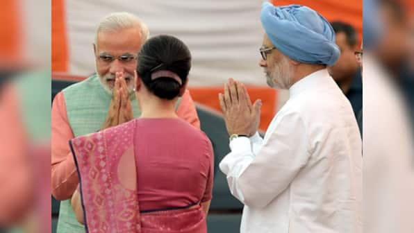 Modi, Singh, Sonia share stage at Ravan Dahan in Delhi