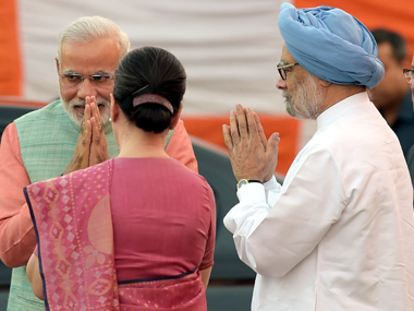 Modi, Singh, Sonia share stage at Ravan Dahan in Delhi Modi, Singh, Sonia share stage at Ravan Dahan in Delhi