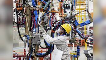 China's auto market growth may halve to 7 percent due to slowing economy