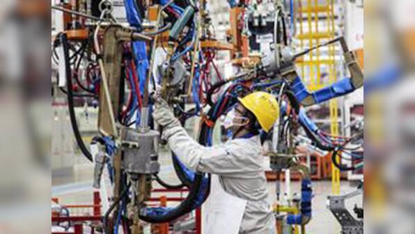 China's auto market growth may halve to 7 percent due to slowing economy