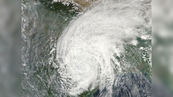 Cyclone Hudhud to hit Vishakapatnam by 12 Oct: Here's all you need to know
