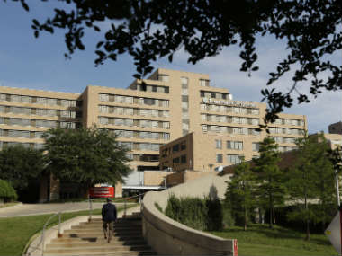 Inconsistent monitoring response at Dallas Hospital led to Ebola's spread Inconsistent monitoring response at Dallas Hospital led to Ebola's spread