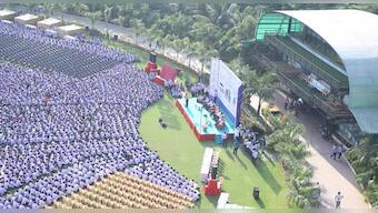 Images: When Surat's Savji Dholakia gifted houses and cars as Diwali bonus to his staff