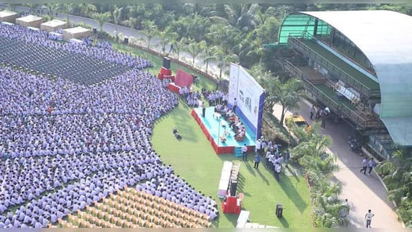 Images: When Surat's Savji Dholakia gifted houses and cars as Diwali bonus to his staff