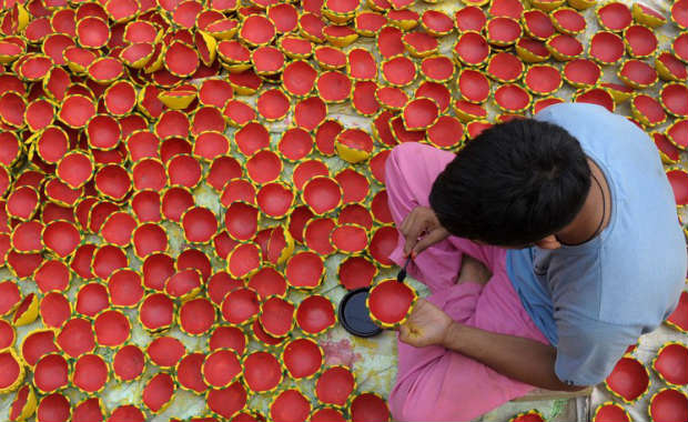 Chinese lights spell darkness for traditional potters this Diwali Chinese lights spell darkness for traditional potters this Diwali
