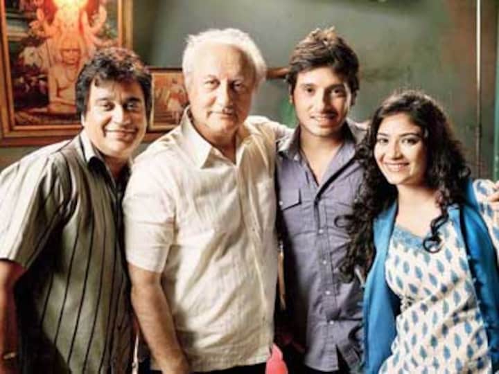 Ekkees Toppon Ki Salaami review: A promising storyline that ends up as Facepalm
