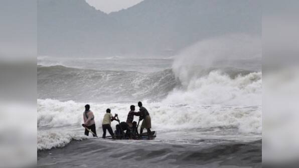Cyclone Hudhud hits Andhra Pradesh, Odisha killing five people
