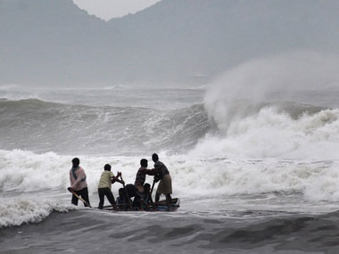 Hudhud aftermath: Koraput tribals face drinking water shortage Hudhud aftermath: Koraput tribals face drinking water shortage