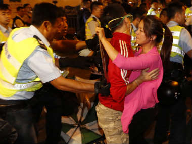 Hong Kong police drag pro-democracy protestors away, clear tunnel Hong Kong police drag pro-democracy protestors away, clear tunnel