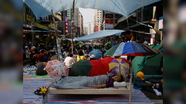 Hong Kong protests: Leaders and govt agree to talk, demonstrates thin dramatically