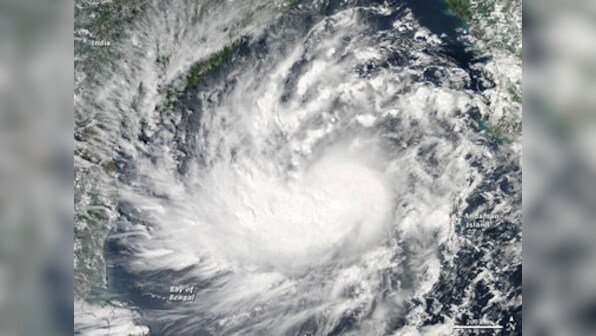 Centre reviews situation in Andhra, Odisha in wake of Cyclone Hudhud