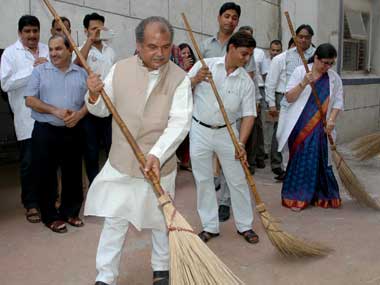 PM Modis Clean India campaign to start today; 31 lakh employees to take pledge