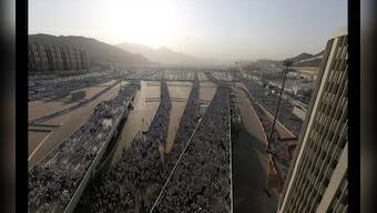 Saudi authorities criticised after hajj stampede kills more than 700