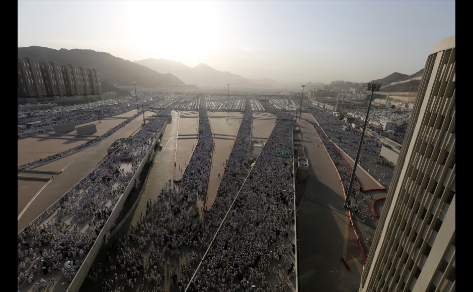 Saudi authorities criticised after hajj stampede kills more than 700 Saudi authorities criticised after hajj stampede kills more than 700