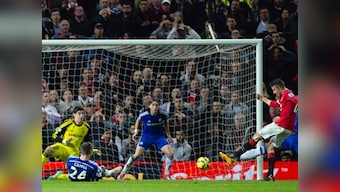 Van Persie's injury-time goal robs Chelsea of win against Man United