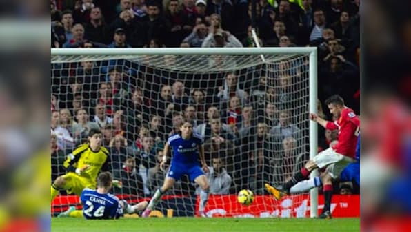 Van Persie's injury-time goal robs Chelsea of win against Man United