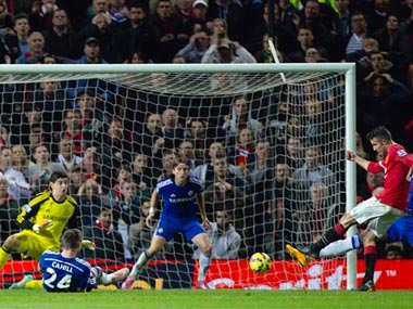 Van Persie's injury-time goal robs Chelsea of win against Man United Van Persie's injury-time goal robs Chelsea of win against Man United