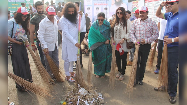 Photos: Gurmeet Ram Rahim Singh of Dera Sacha Sauda takes part in ...