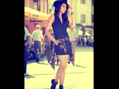 Check out: Sonakshi Sinha's ultra glam avatar in Action Jackson Check out: Sonakshi Sinha's ultra glam avatar in Action Jackson