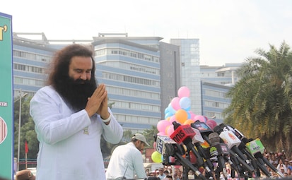 Photos: Gurmeet Ram Rahim Singh of Dera Sacha Sauda takes part in Swachh Bharat Abhiyan - Photos News , Firstpost Photos: Gurmeet Ram Rahim Singh of Dera Sacha Sauda takes part in Swachh Bharat Abhiyan - Photos News , Firstpost