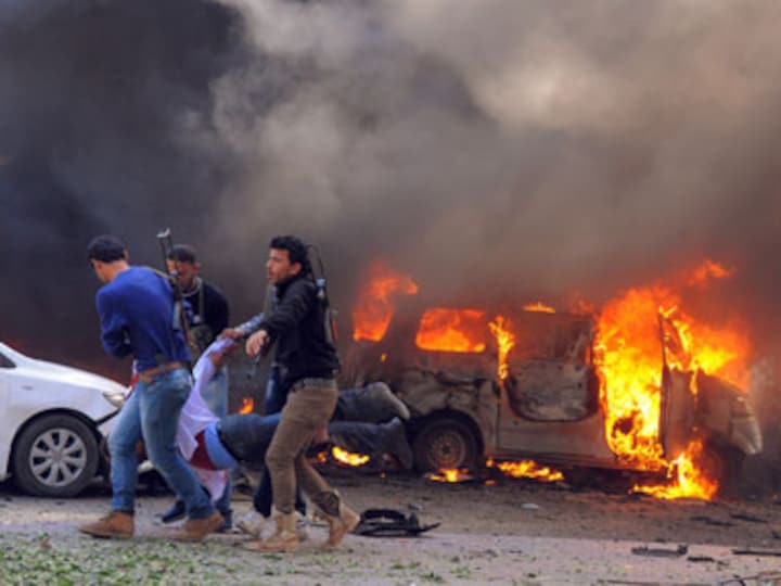 Syria: Massacre feared as Islamic State jihadists seize Kurd HQ in Kobane