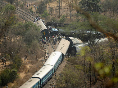 7 killed, 45 injured as two trains collide near Gorakhpur in UP 7 killed, 45 injured as two trains collide near Gorakhpur in UP