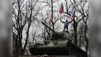 Ukraine ceasefire crumbles as fighting escalates in east