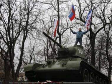 Ukraine ceasefire crumbles as fighting escalates in east