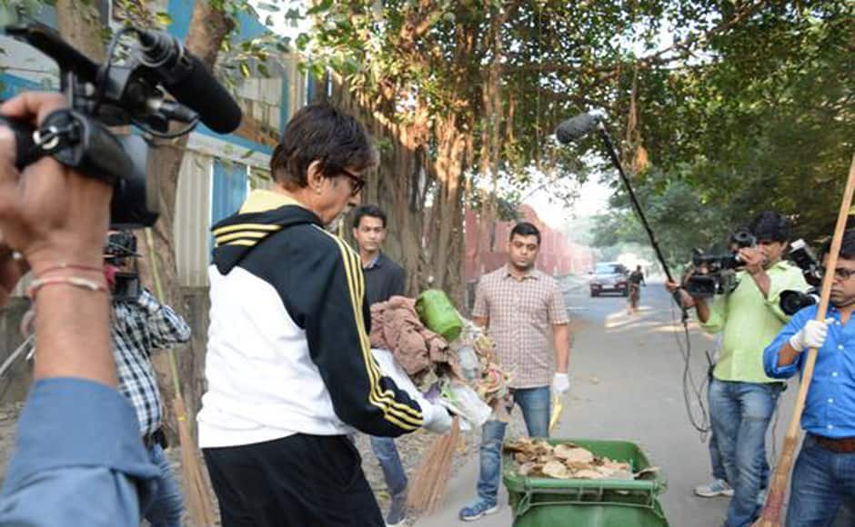 Amitabh Bachchan throws 