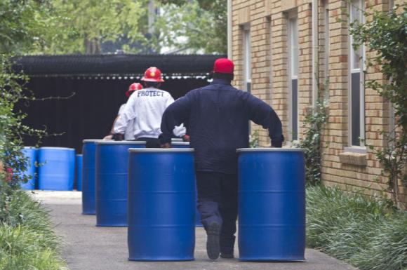 Dallas nurse improves, experts warn Ebola to spread in West Africa Dallas nurse improves, experts warn Ebola to spread in West Africa