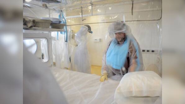 Ebola: Health-worker tests positive in first case of person-to-person transmission in US