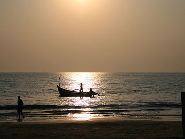 3 Russian tourists drown in Goa as huge wave capsizes ferry 3 Russian tourists drown in Goa as huge wave capsizes ferry