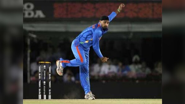 Harbhajan threatens to sue Darrell Hair over chucking 'role model' comments